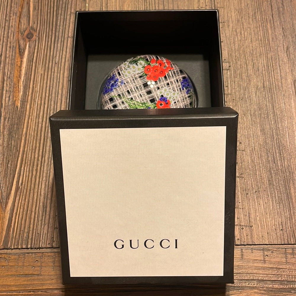 Brand new GUCCI paper weight
